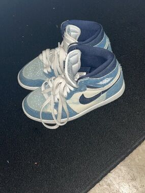 Nike Kids Light Blue, Navy & White High-Top Sneakers